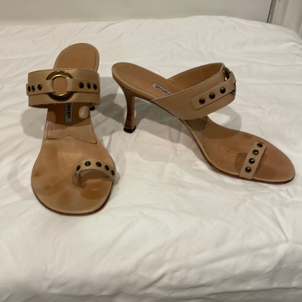 Manolo Blahnik women’s nude leather mule heel sandal w/ brass metal studs sz 36